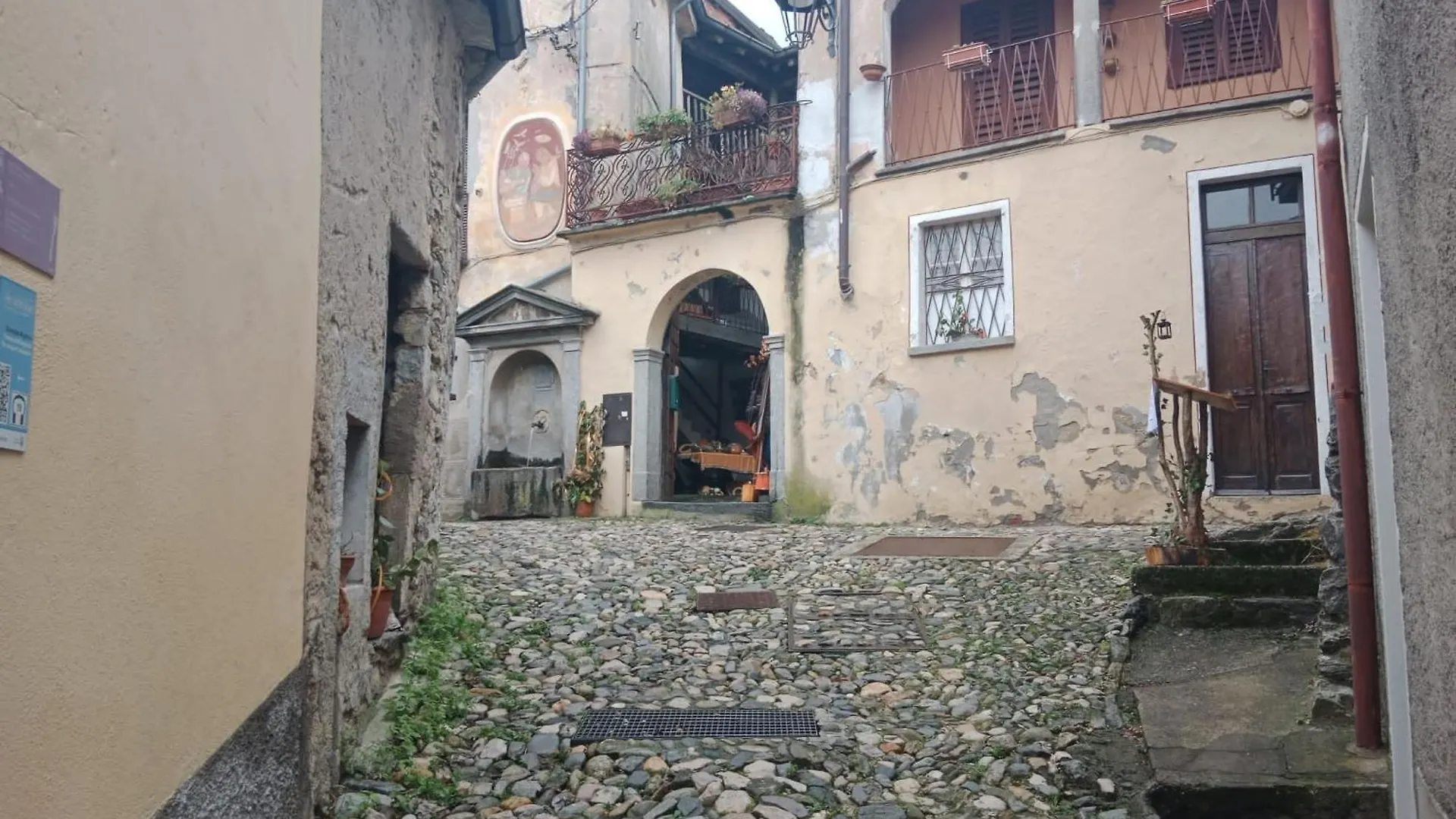 La Corte Del Poeta Arcumeggia Italy